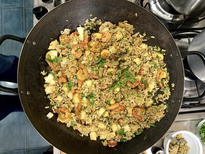 Arroz de Camarões no Abacaxi menor